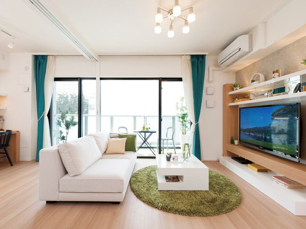 Room and equipment. Has been Haito to shaped a feeling of opening co "City House Sengawa Midorigaoka" is, It has achieved a 55% corner dwelling unit ratio. The rich goodness of lighting and breathability, Relaxation in the carefree space, We propose a house wrapped every day in such a comfort.  ※ living ・ dining Model Room D-type shooting (March 2013)