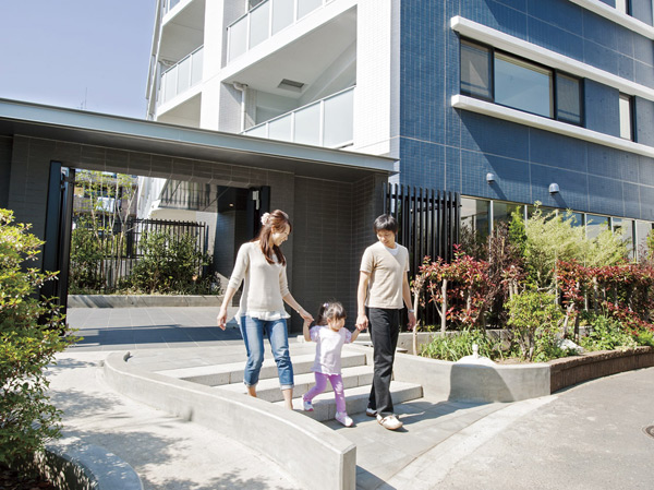 Buildings and facilities. While I feel the refined sharpness of the vertical louver, Bright entrance green calm greet comfortably for visitors. Magnificent height and friendly facial expressions, It would just be an image of intelligence and sensibility of those who live here.