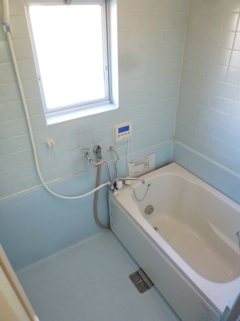 Bath. Bus toilet by. With additional heating function. Ventilation is good there is also a window.
