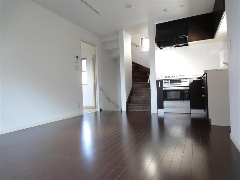 Living. (October 2013) Shooting