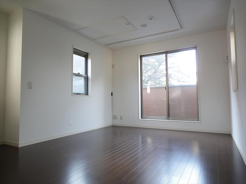 Living. (October 2013) Shooting