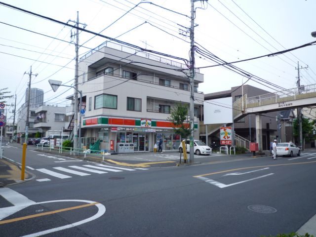 Convenience store. 210m until Thanksgiving (convenience store)