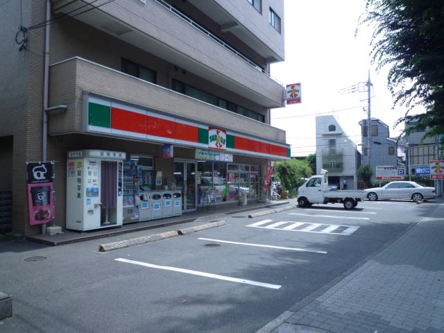 Convenience store. 200m to Sunkus (convenience store)