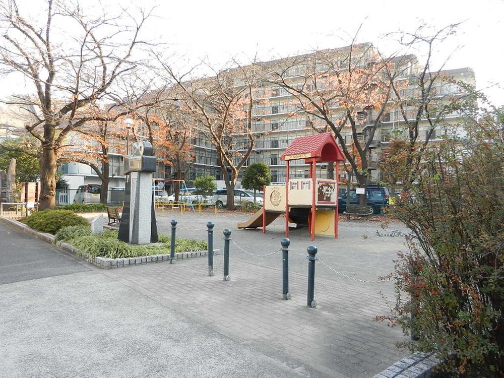 park. Site adjacent park (1)