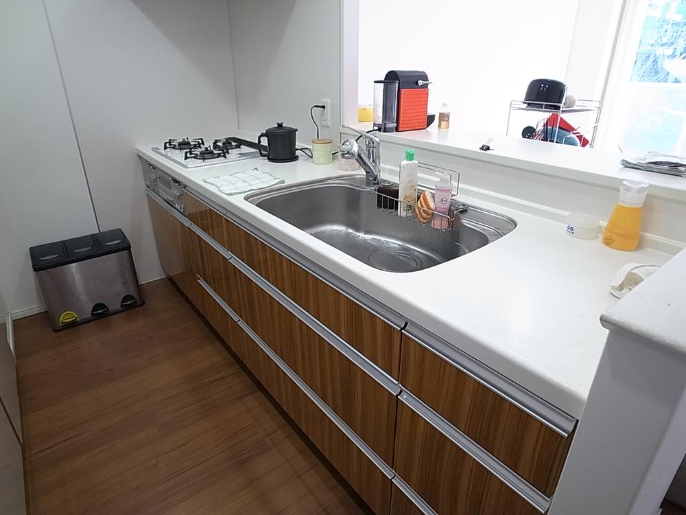 Kitchen. Indoor (12 May 2013) Shooting
