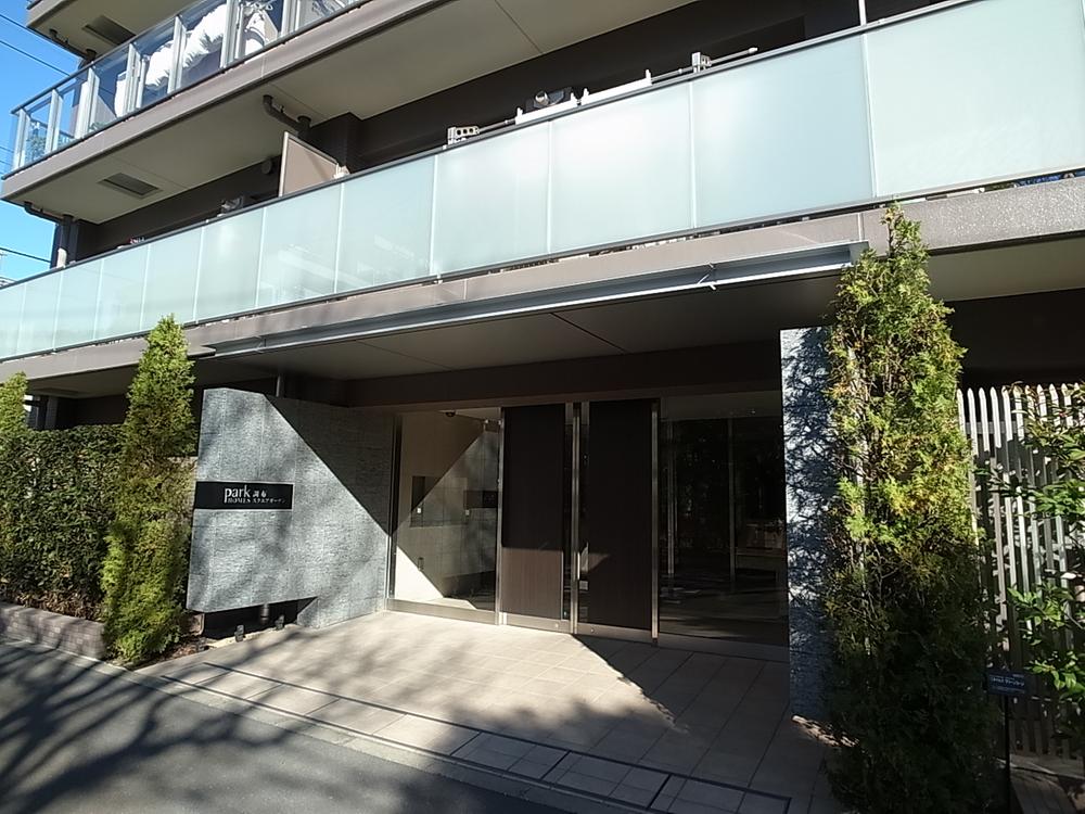 Entrance. Common areas