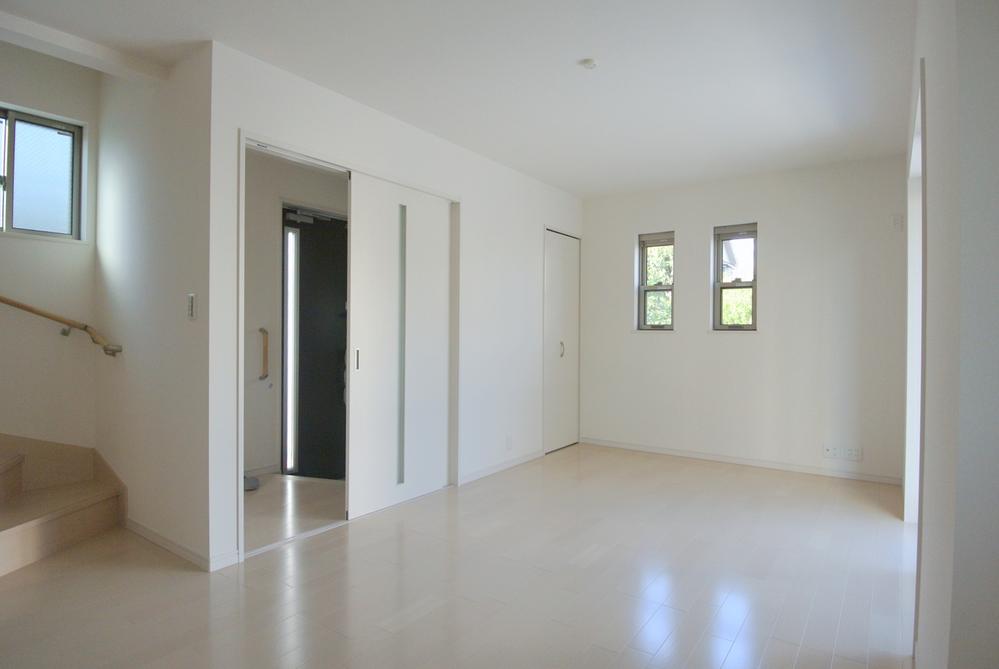 Same specifications photos (living). Seller same specifications