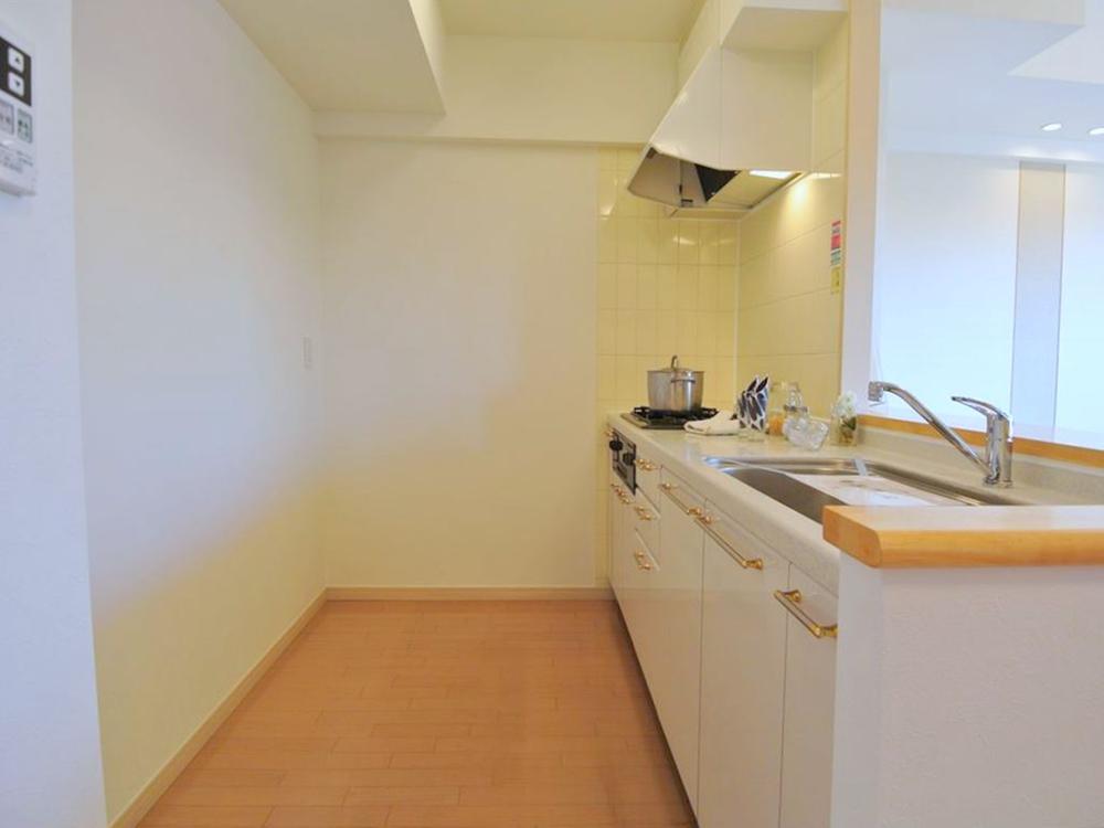 Kitchen. Selling local