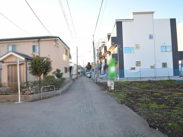 Local photos, including front road. Front road (December 22, 2013) Shooting