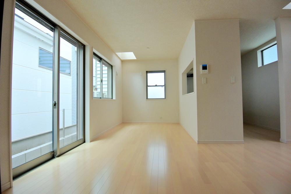 Living. Selling local