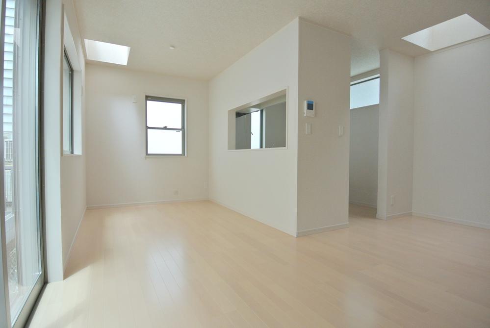 Living. Selling local