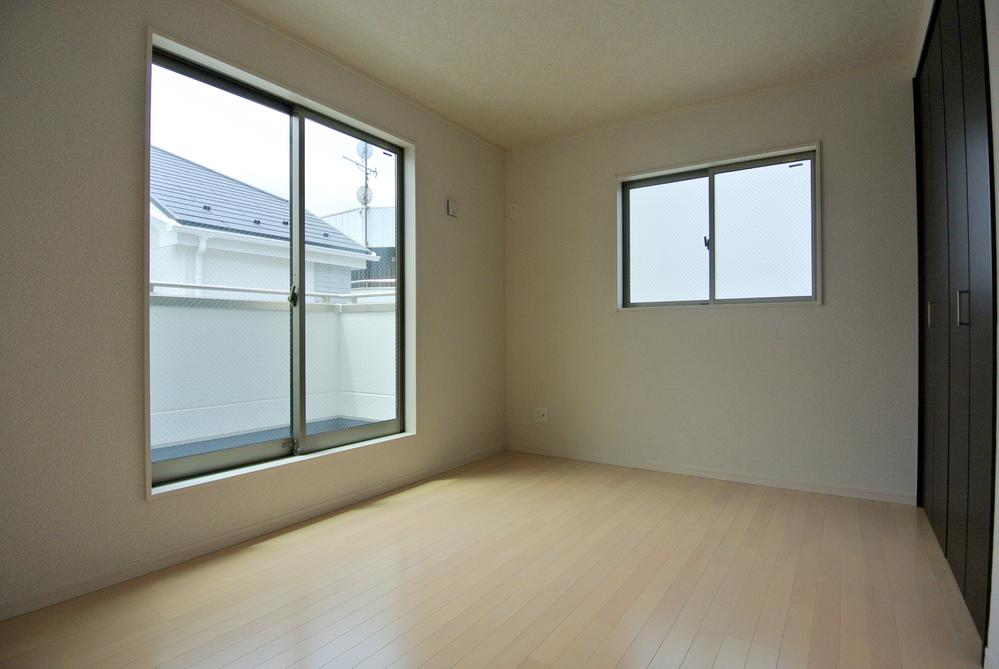 Non-living room. Selling local