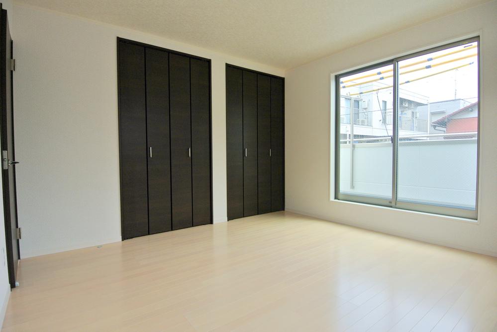 Non-living room. Selling local