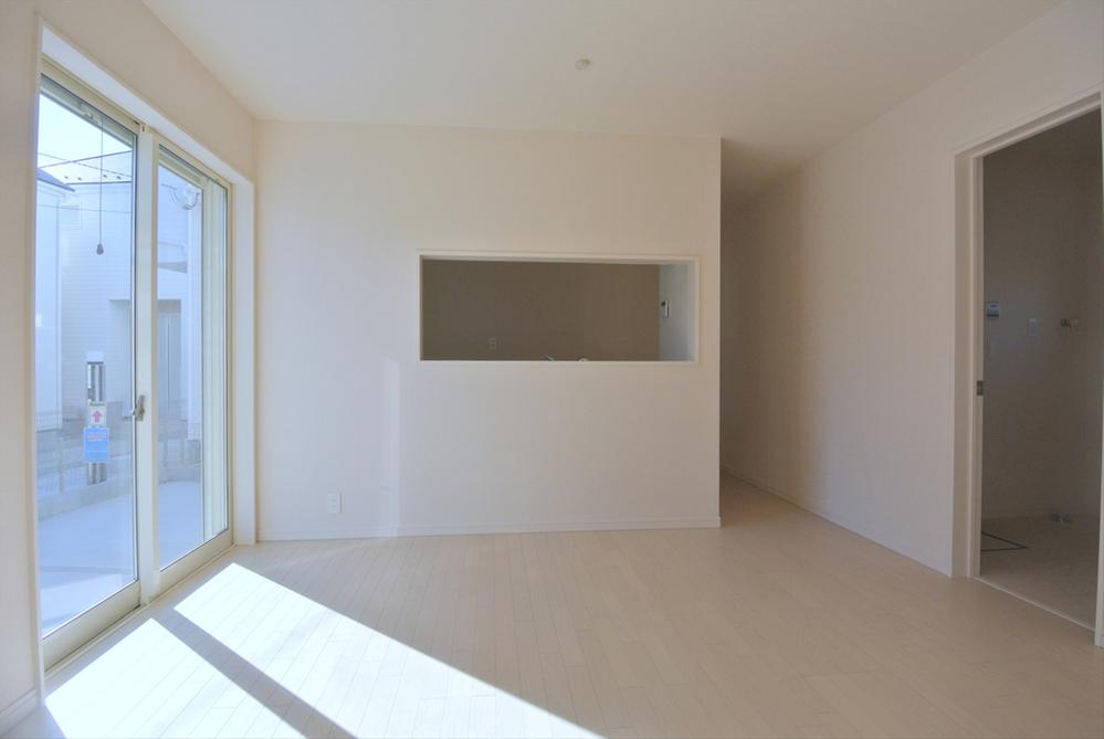 Living. Selling local