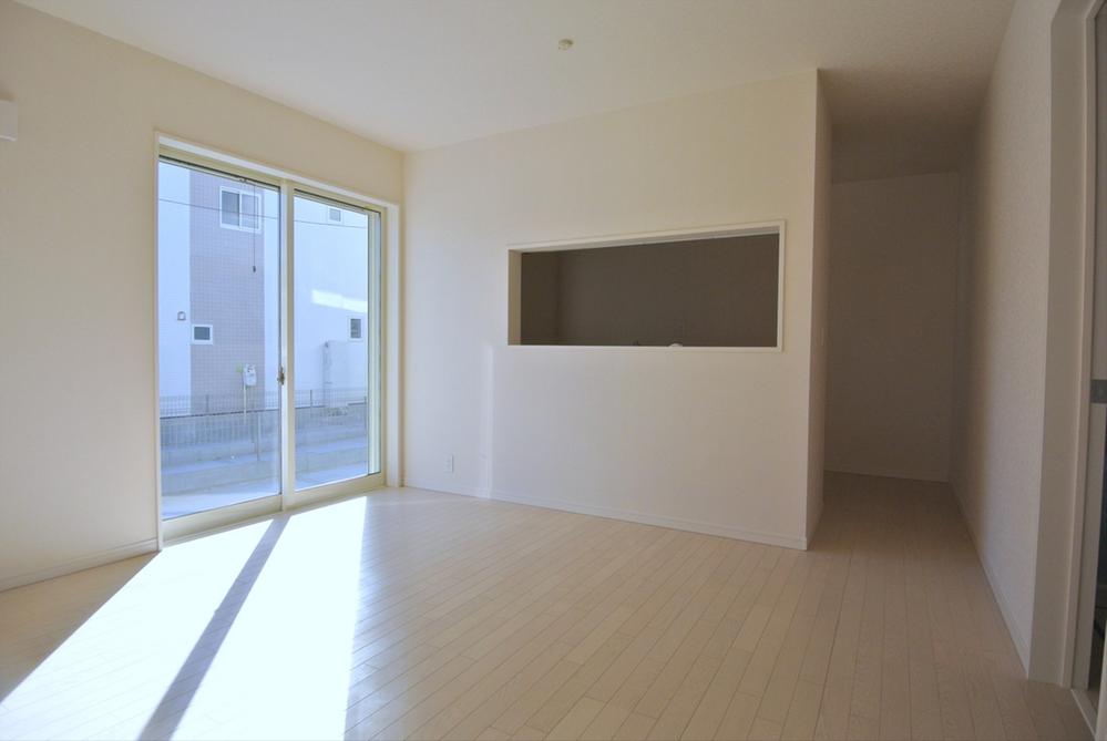 Living. Selling local