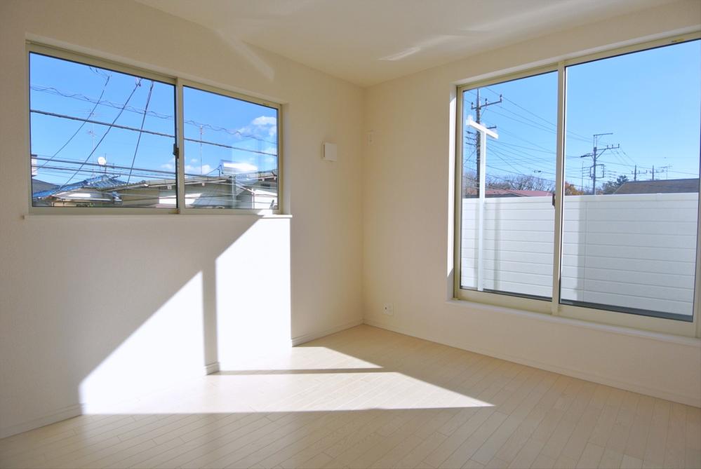 Non-living room. Selling local