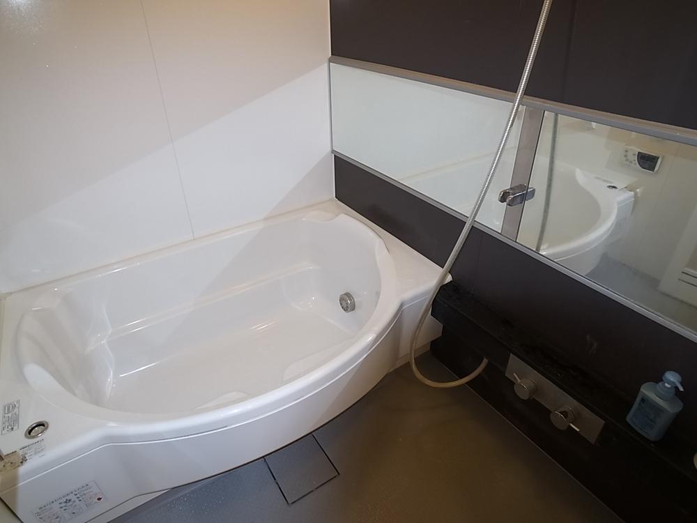 Bathroom. Indoor (12 May 2013) Shooting