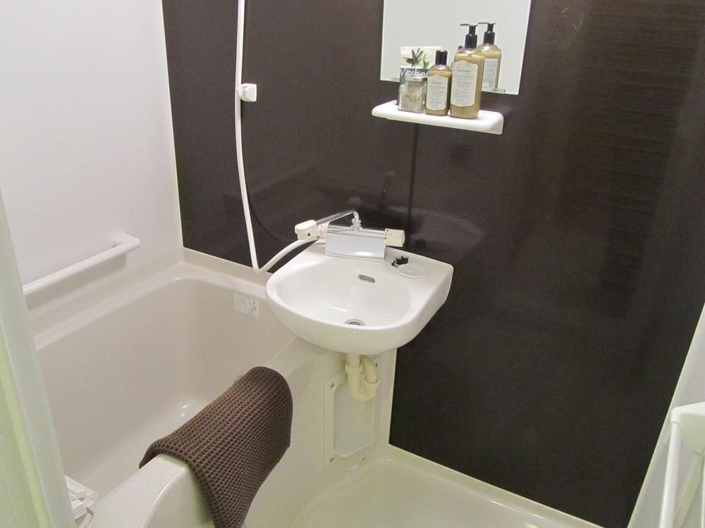 Bathroom. Indoor (12 May 2013) Shooting