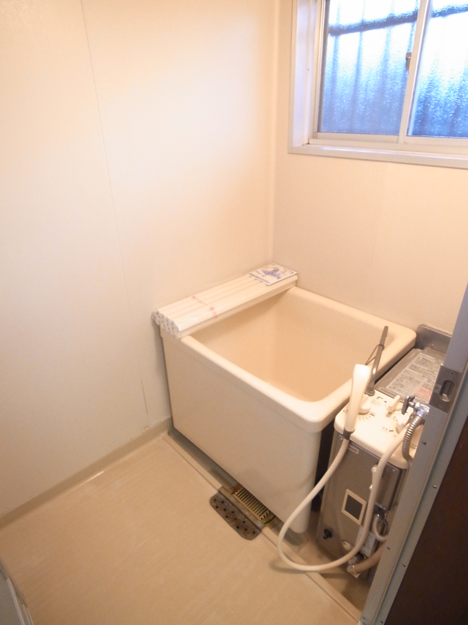 Bath.  ◆ Possible reheating dated balance kettle ◆