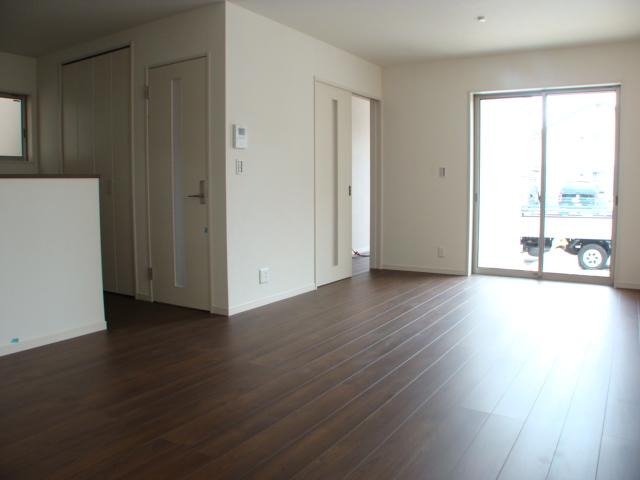 Same specifications photos (living). Example of construction