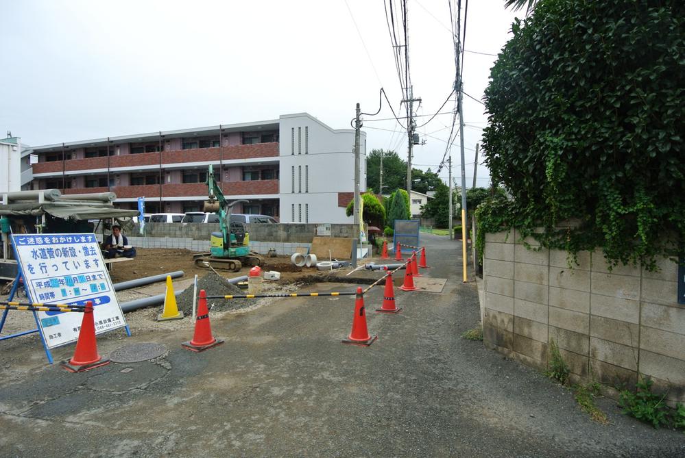 Local photos, including front road. Local (10 May 2013) Shooting