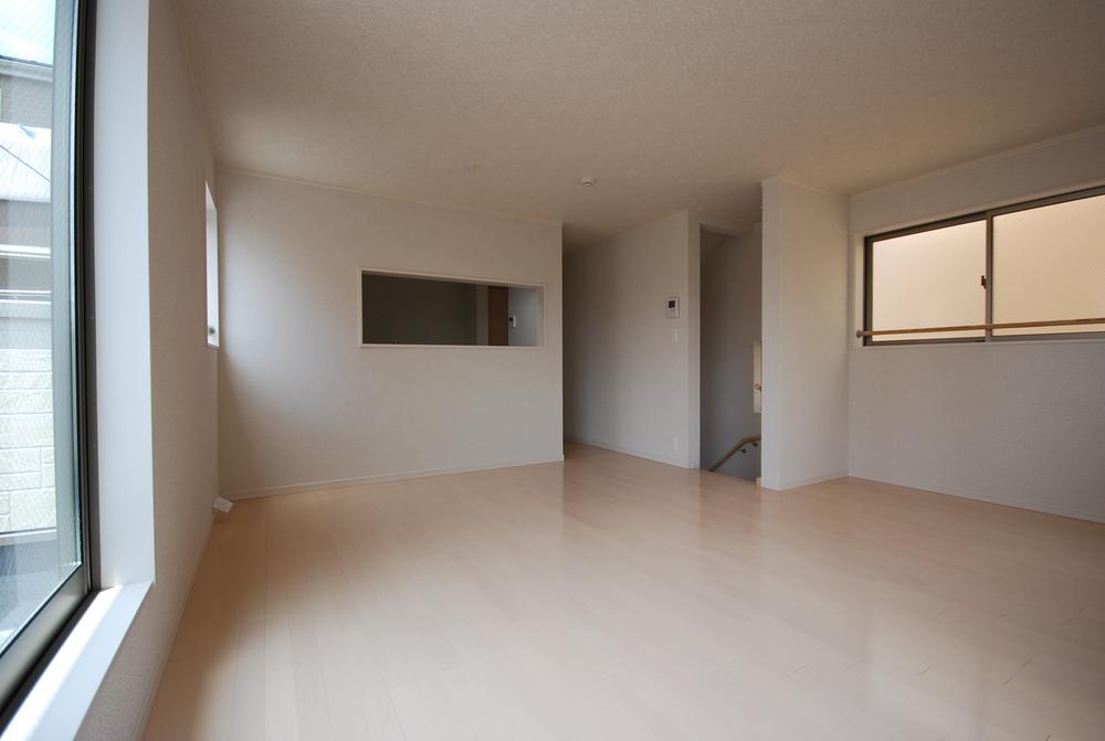 Same specifications photos (living). Seller same specifications