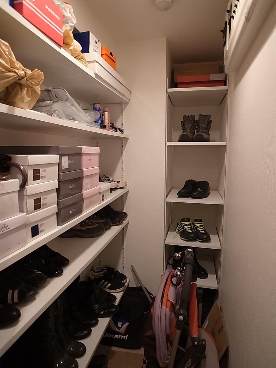 Entrance. Shoes closet (December 2013) Shooting