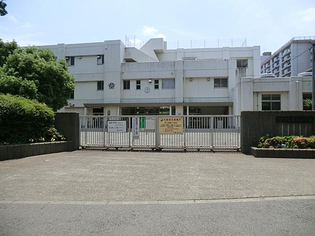 Primary school. Chofu Municipal Kokuryo to elementary school 973m
