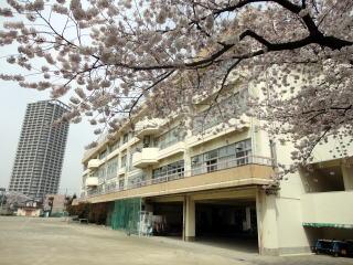 Junior high school. Chofu 738m to stand sixth junior high school