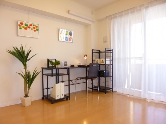 Non-living room. 3