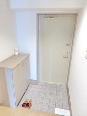 Entrance. Entrance hall ・ Receipt