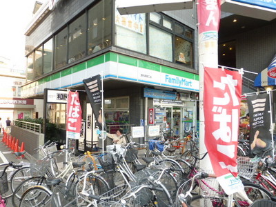 Convenience store. 1m to FamilyMart (convenience store)
