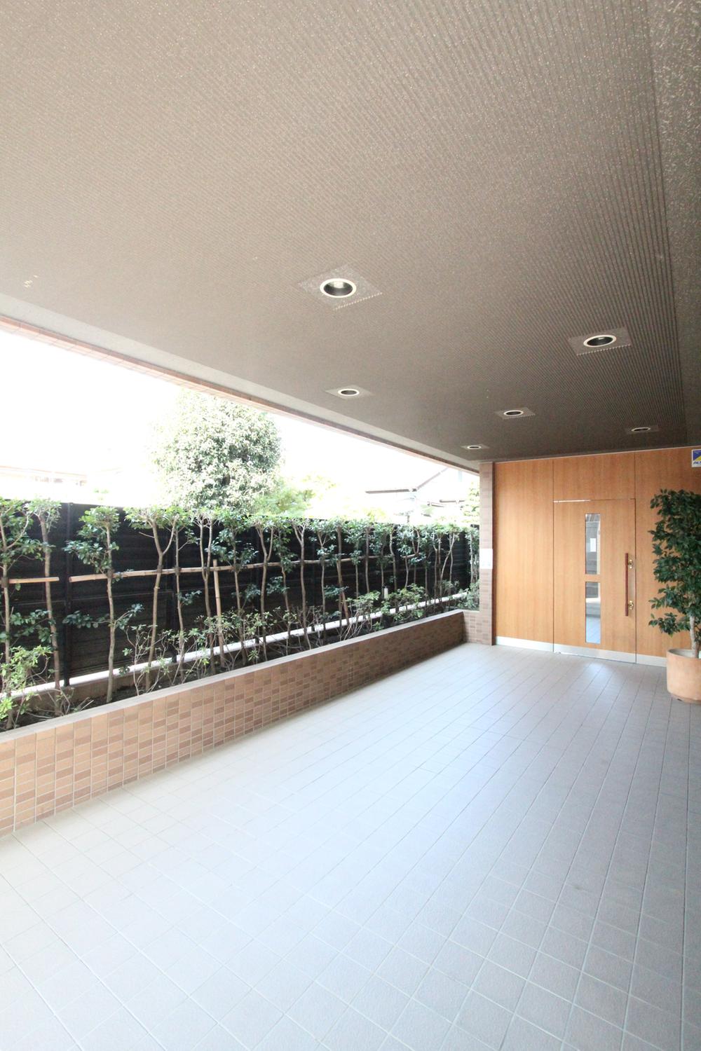 Entrance. Common areas