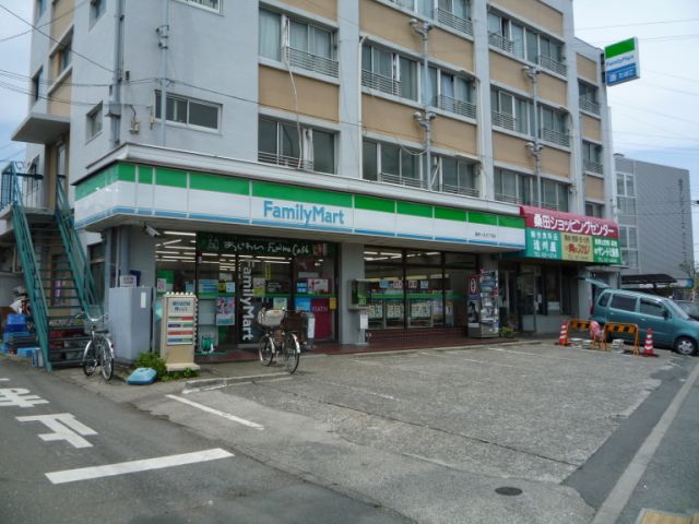 Convenience store. 590m to Family Mart (convenience store)