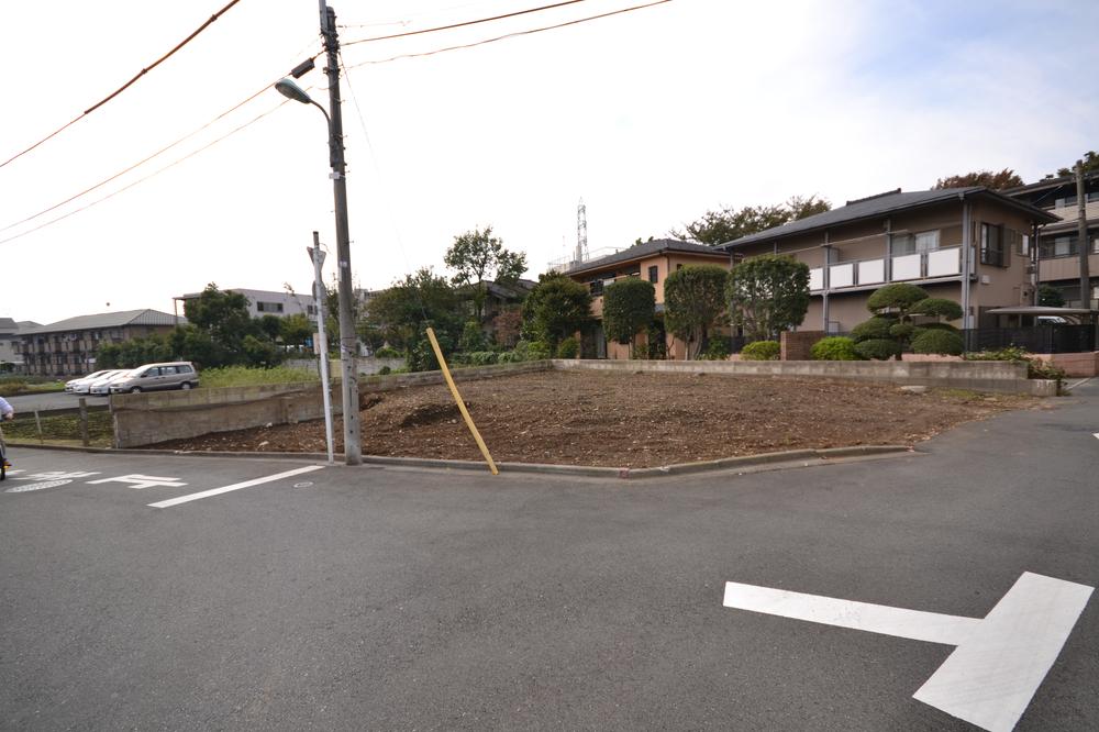 Local photos, including front road. Local (11 May 2013) Shooting