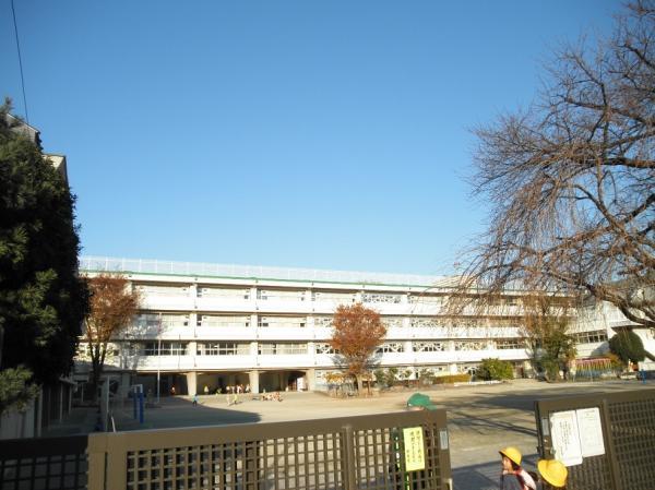 Primary school. Chofu 1000m walk 13 minutes to the first elementary school