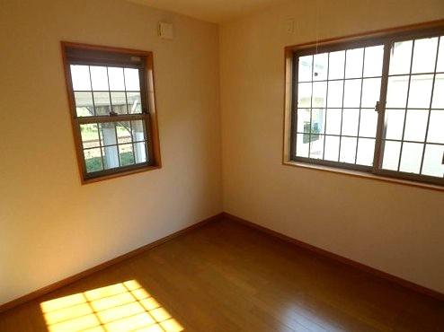 Non-living room. Western-style construction cases