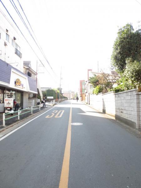 Local photos, including front road. Local roads around