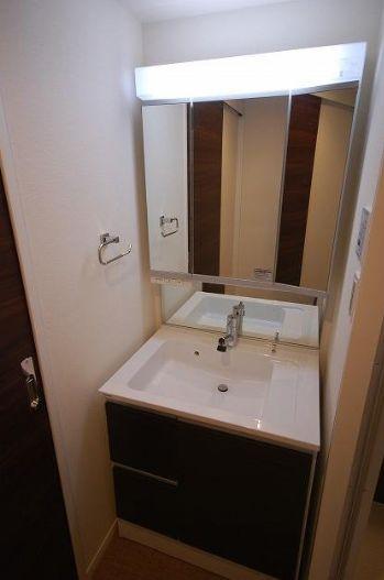 Wash basin, toilet
