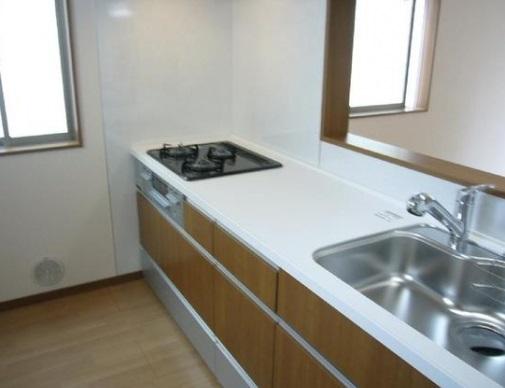 Kitchen. Face-to-face kitchen where you can enjoy a conversation with your family, even while cooking