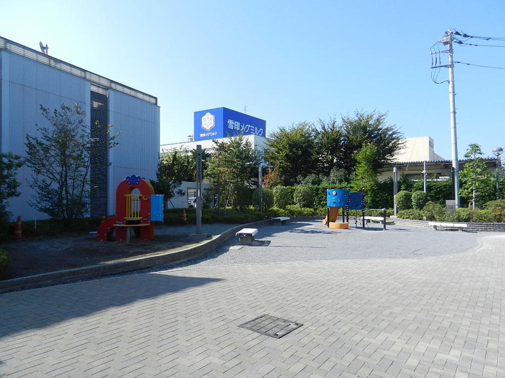 Other common areas. On-site provides park