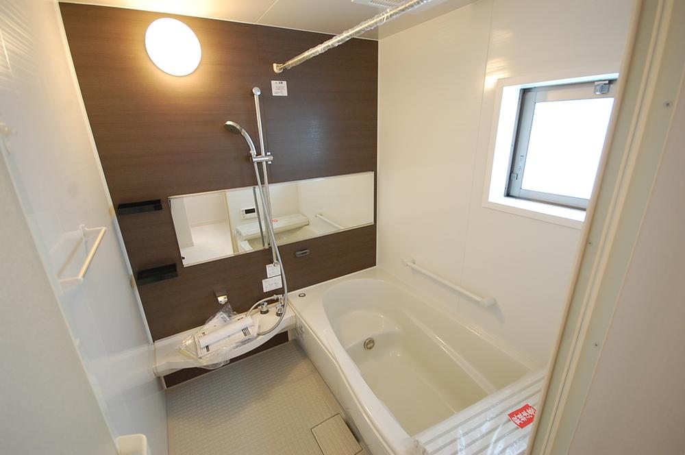 Same specifications photo (bathroom). Seller same specifications construction cases