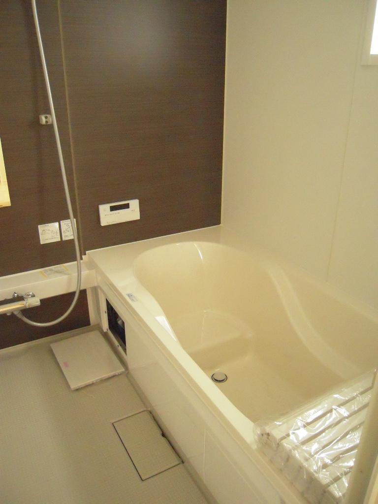 Bathroom. Indoor (12 May 2013) Shooting