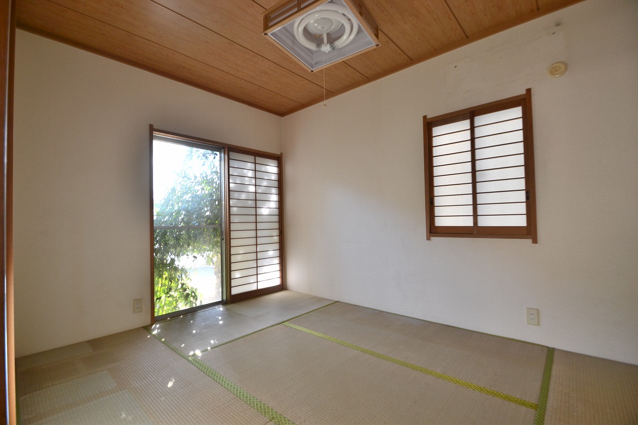 Other room space. Japanese-style room 6 quires Renovation before