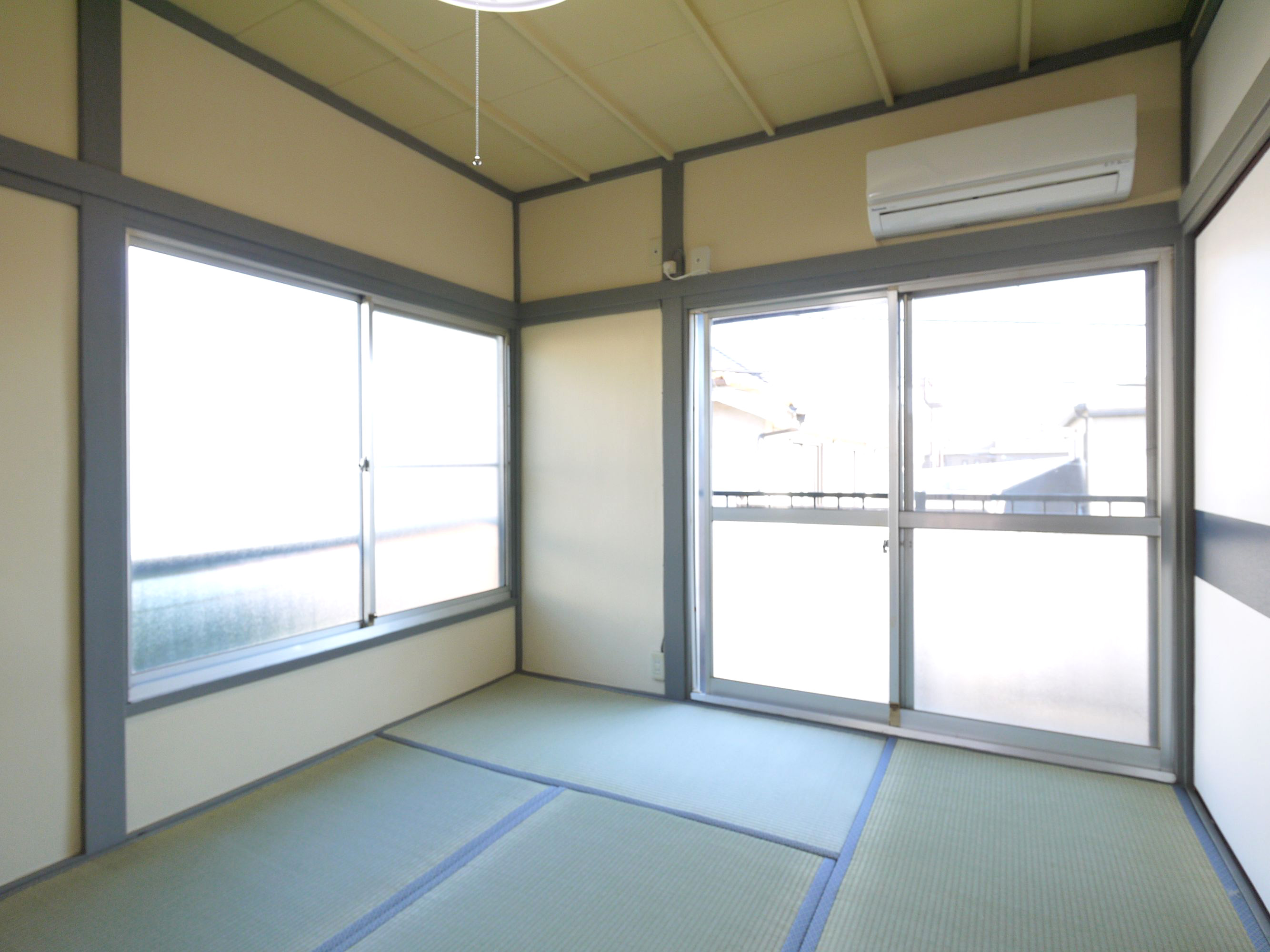 Living and room. ☆ Two-sided lighting bright corner room