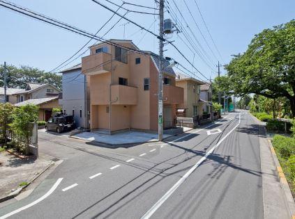 Local photos, including front road. Sense of openness