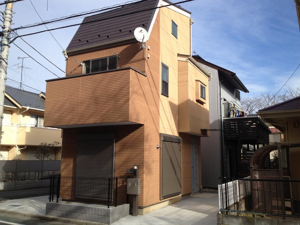 Local appearance photo. Indoor (12 May 2013) Shooting