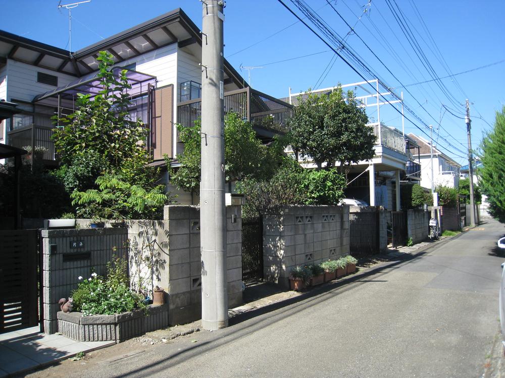 Local photos, including front road. Local (10 May 2013) Shooting