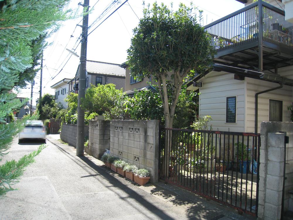 Local photos, including front road. Local (10 May 2013) Shooting