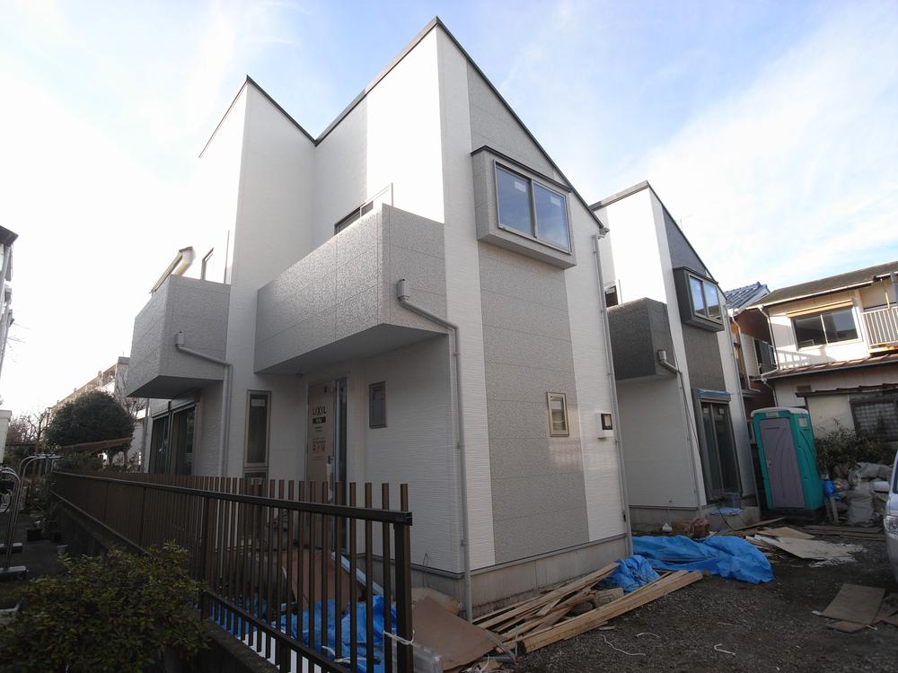 Local photos, including front road. Local (12 May 2013) Shooting